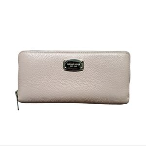 Michael Kors Pink Wristlet vallet.
